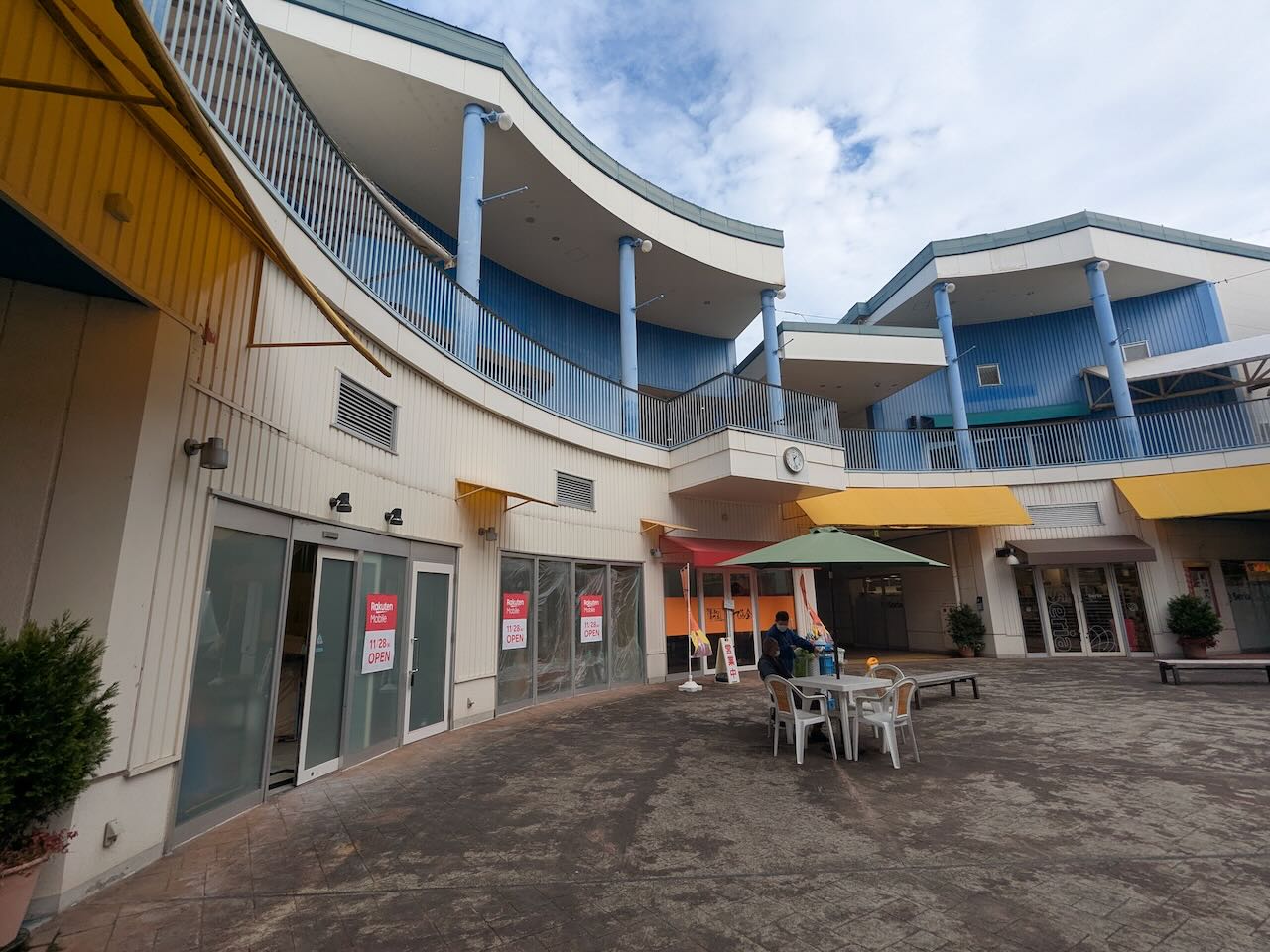 楽天モバイル ワールドプラザ店