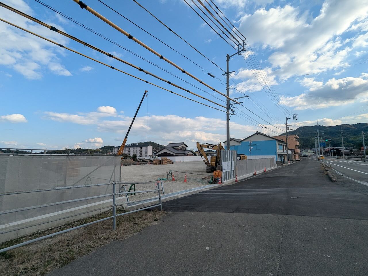 ドラッグストアコスモス　波止浜　遠め