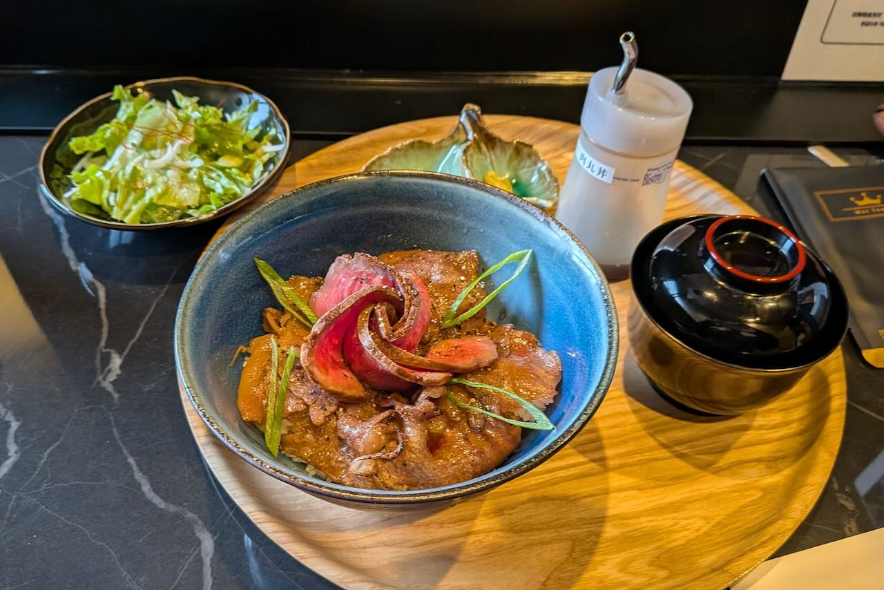 肉丸　肉丸丼　上から