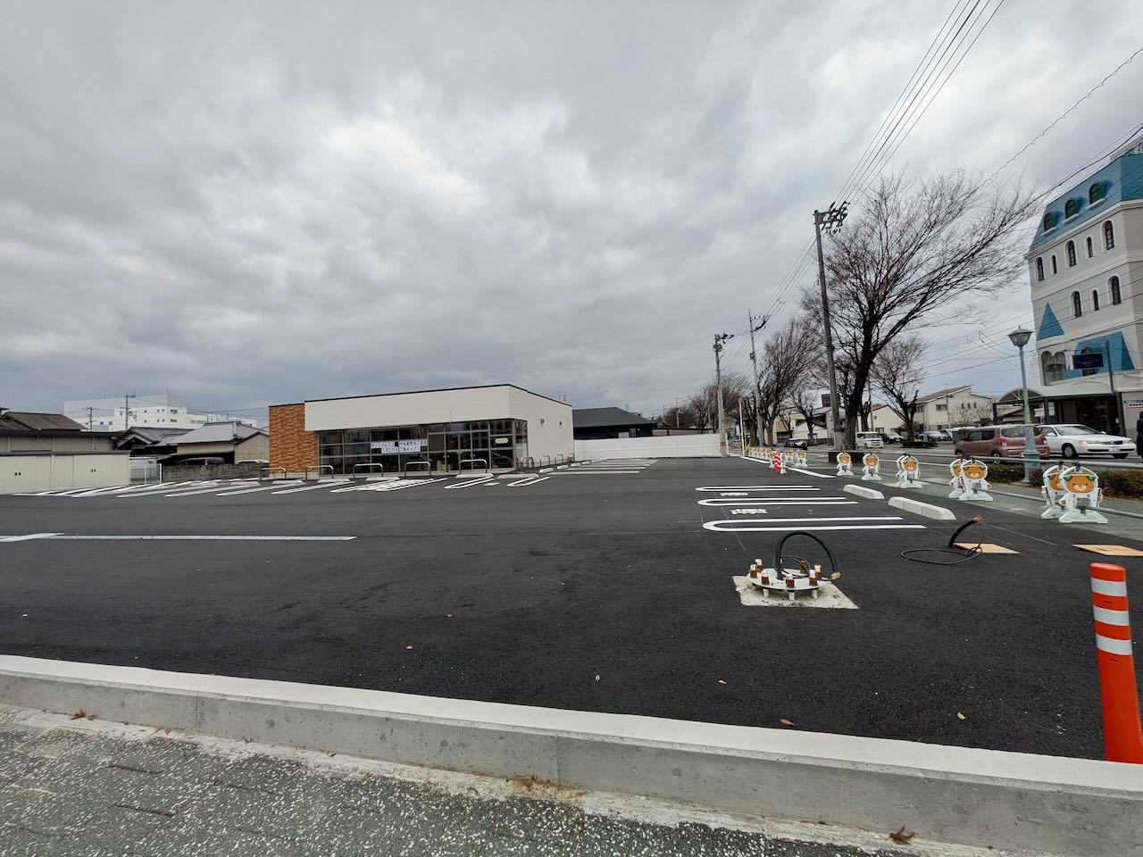 セブンイレブン旭町4丁目店　遠め　オープン　みとん今治