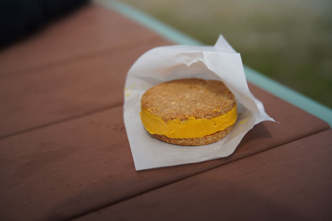 LEPONT4è ルポン•キャトリエム　アイスクリーム　しまなみ海道　大三島　アイスサンド　テーブル