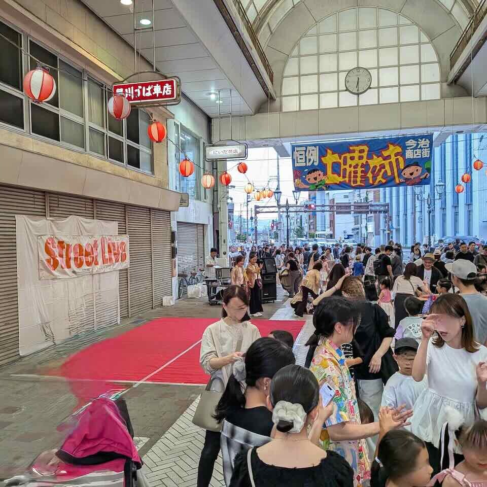 2026年の夏の到来を告げる「土曜夜市」が6月27日からスタート！商店街
